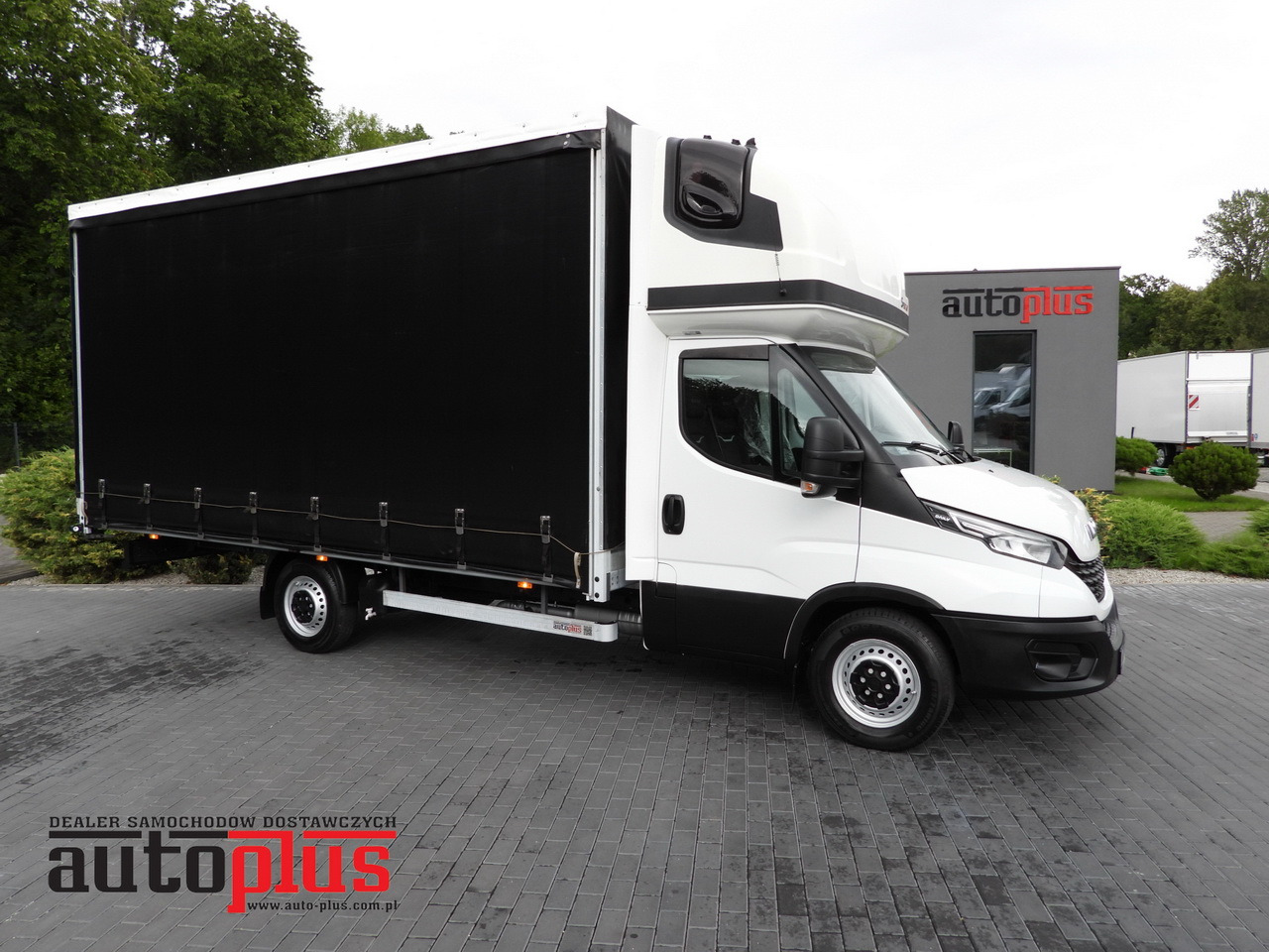 IVECO DAILY 35S18 TARPAULIN 10 PALLETS WEBASTO CRUISE CONTROL NAVIGATION LED LIGHTS AIR CONDITIONING 180HP - Varebil med presenning: billede 1 IVECO DAILY 35S18 TARPAULIN 10 PALLETS WEBASTO CRUISE CONTROL NAVIGATION LED LIGHTS AIR CONDITIONING 180HP - Varebil med presenning: billede 1