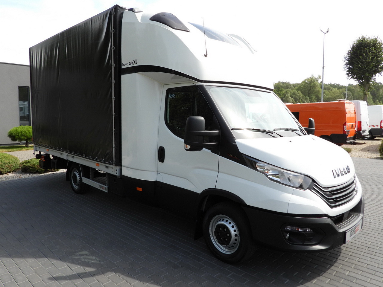 IVECO DAILY 35S18 TARPAULIN LIFT 8 PALLETS CRUISE CONTROL AIR CONDITIONING 180HP - Varebil med presenning: billede 4 IVECO DAILY 35S18 TARPAULIN LIFT 8 PALLETS CRUISE CONTROL AIR CONDITIONING 180HP - Varebil med presenning: billede 4