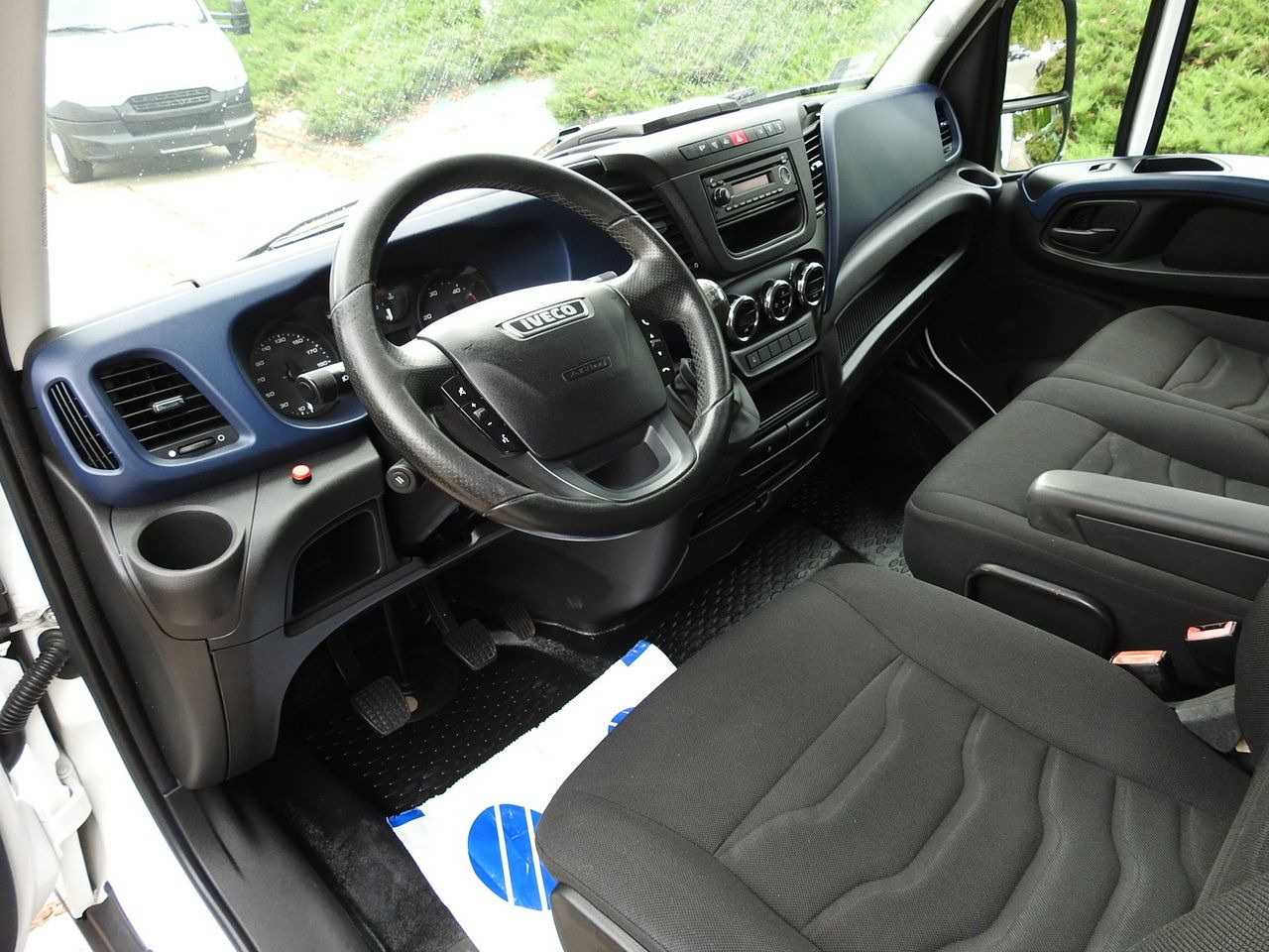 IVECO DAILY 35S18 TARPAULIN LIFT 8 PALLETS CRUISE CONTROL AIR CONDITIONING 180HP - Varebil med presenning: billede 2 IVECO DAILY 35S18 TARPAULIN LIFT 8 PALLETS CRUISE CONTROL AIR CONDITIONING 180HP - Varebil med presenning: billede 2