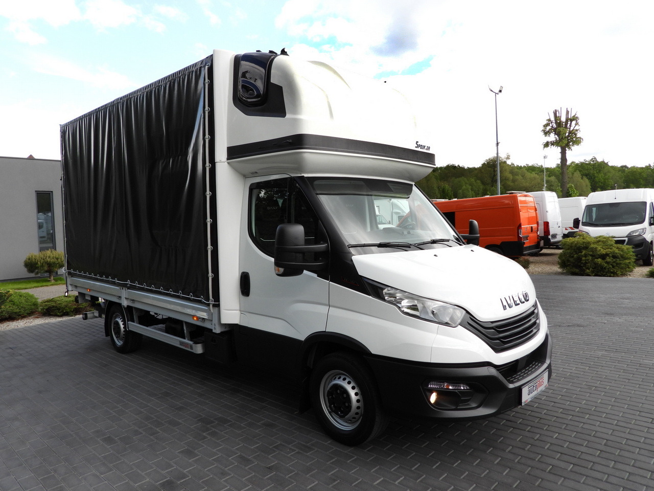 IVECO DAILY 35S18 TARPAULIN LIFT 8 PALLETS WEBASTO CRUISE CONTROL AIR CONDITIONING 180HP - Varebil med presenning: billede 4 IVECO DAILY 35S18 TARPAULIN LIFT 8 PALLETS WEBASTO CRUISE CONTROL AIR CONDITIONING 180HP - Varebil med presenning: billede 4