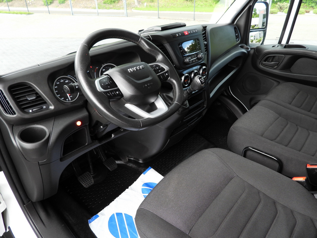 IVECO DAILY 35S18 TARPAULIN LIFT 8 PALLETS WEBASTO CRUISE CONTROL AIR CONDITIONING 180HP - Varebil med presenning: billede 2 IVECO DAILY 35S18 TARPAULIN LIFT 8 PALLETS WEBASTO CRUISE CONTROL AIR CONDITIONING 180HP - Varebil med presenning: billede 2