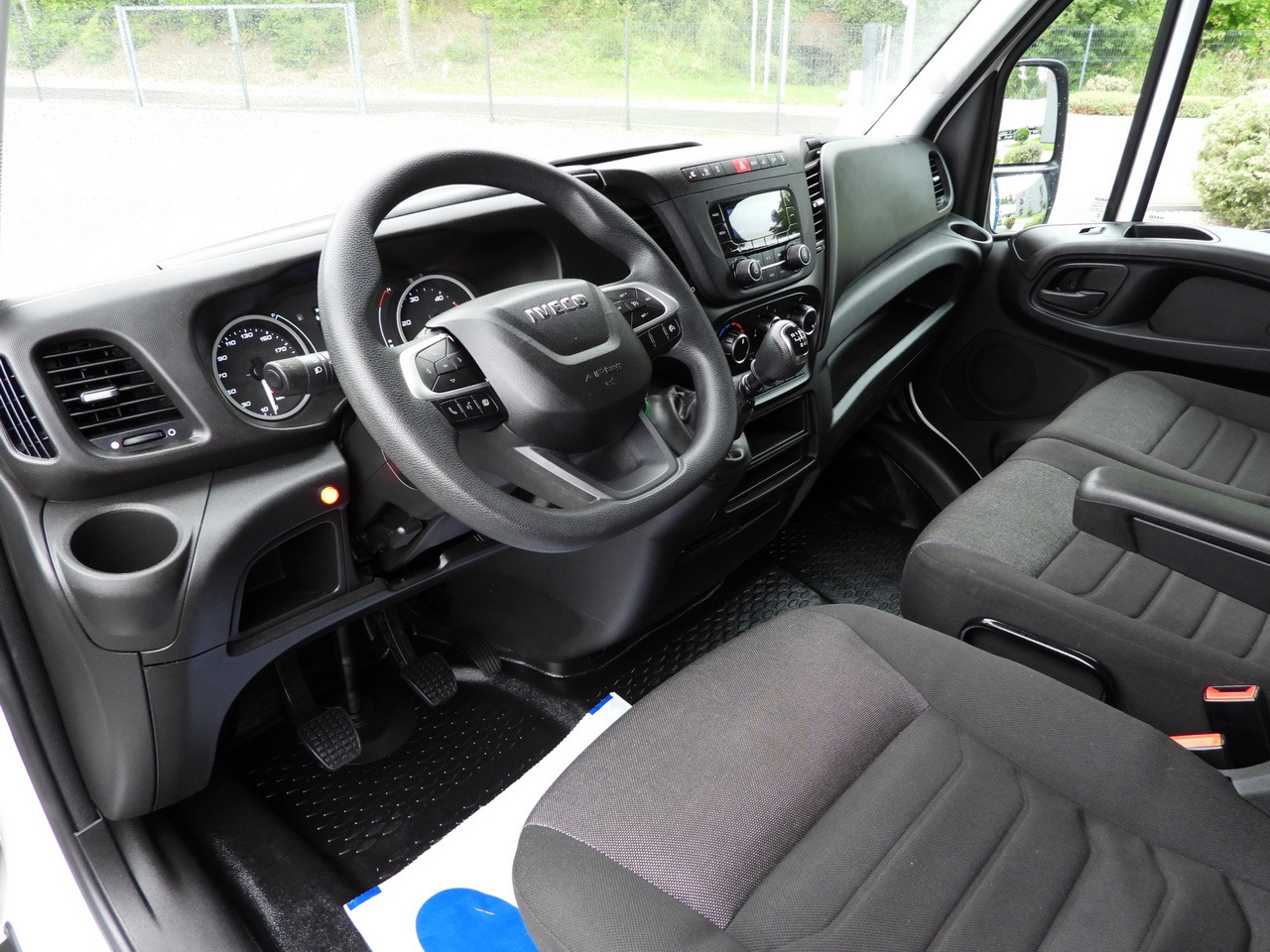 IVECO DAILY 35S18 TARPAULIN LIFT 8 PALLETS WEBASTO CRUISE CONTROL LED LIGHTS AIR CONDITIONING 180HP - Varebil med presenning: billede 2 IVECO DAILY 35S18 TARPAULIN LIFT 8 PALLETS WEBASTO CRUISE CONTROL LED LIGHTS AIR CONDITIONING 180HP - Varebil med presenning: billede 2