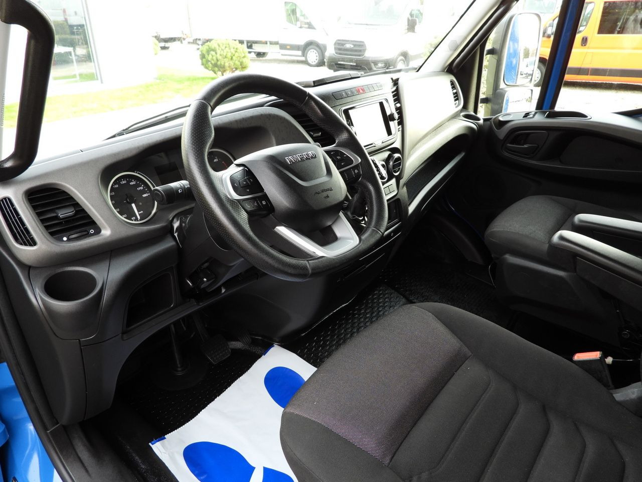 IVECO DAILY 35S21 TARPAULIN 10 PALLETS WEBASTO CRUISE CONTROL NAVIGATION LED LIGHTS AUTOMATIC TRANSMISSION HI-MATIC AIR CONDITIONING 210HP - Varebil med presenning: billede 2 IVECO DAILY 35S21 TARPAULIN 10 PALLETS WEBASTO CRUISE CONTROL NAVIGATION LED LIGHTS AUTOMATIC TRANSMISSION HI-MATIC AIR CONDITIONING 210HP - Varebil med presenning: billede 2