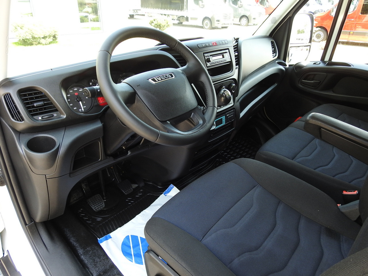 IVECO DAILY 50C15 REGRIGERATOR BOX -5*C POWER SUPPLY 230V AIR CONDITIONING TWIN WHEELS 150HP - Kølebil: billede 2 IVECO DAILY 50C15 REGRIGERATOR BOX -5*C POWER SUPPLY 230V AIR CONDITIONING TWIN WHEELS 150HP - Kølebil: billede 2