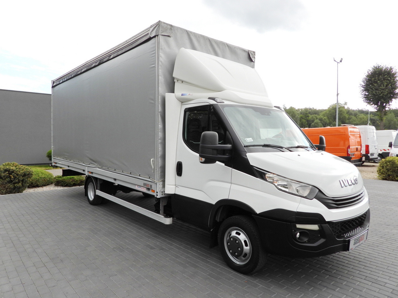 IVECO DAILY 50C15 TARPAULIN 12 PALLETS CRUISE CONTROL TWIN WHEELS AIR CONDITIONING 150HP - Varebil med presenning: billede 4 IVECO DAILY 50C15 TARPAULIN 12 PALLETS CRUISE CONTROL TWIN WHEELS AIR CONDITIONING 150HP - Varebil med presenning: billede 4