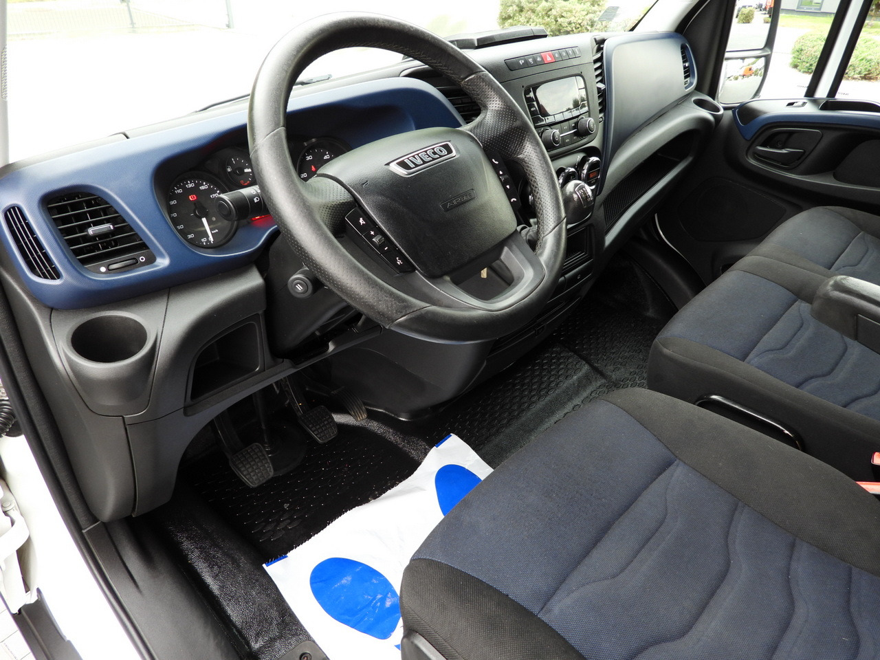 IVECO DAILY 50C15 TARPAULIN 12 PALLETS CRUISE CONTROL TWIN WHEELS AIR CONDITIONING 150HP - Varebil med presenning: billede 2 IVECO DAILY 50C15 TARPAULIN 12 PALLETS CRUISE CONTROL TWIN WHEELS AIR CONDITIONING 150HP - Varebil med presenning: billede 2