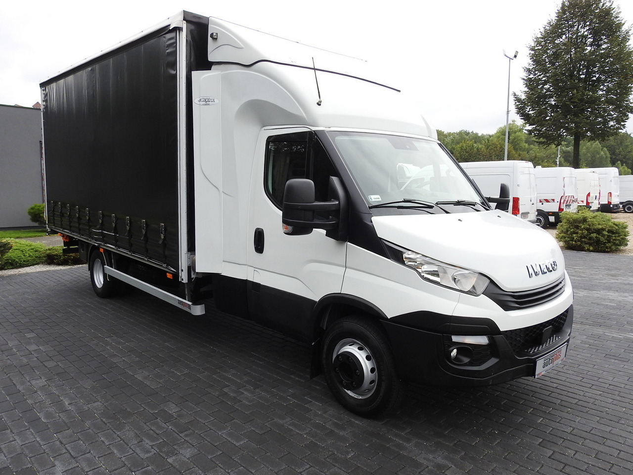 IVECO DAILY 70C18 TARPAULIN LIFT 12 PALLETS WEBASTO CRUISE CONTROL TWIN WHEELS AIR CONDITIONING 180HP - Lastbil med presenning: billede 4 IVECO DAILY 70C18 TARPAULIN LIFT 12 PALLETS WEBASTO CRUISE CONTROL TWIN WHEELS AIR CONDITIONING 180HP - Lastbil med presenning: billede 4