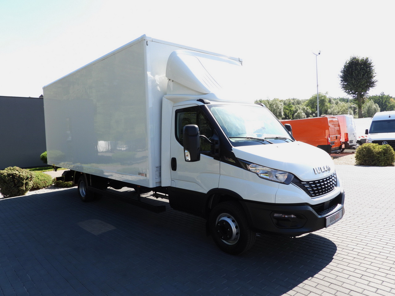 IVECO DAILY 72C18 LIFT 14 PALLETS CRUISE CONTROL PNEUMATICS AUTOMATIC TRANSMISSION HI-MATIC TWIN WHEELS AIR CONDITIONING 180HP - Varebil med kasse: billede 4 IVECO DAILY 72C18 LIFT 14 PALLETS CRUISE CONTROL PNEUMATICS AUTOMATIC TRANSMISSION HI-MATIC TWIN WHEELS AIR CONDITIONING 180HP - Varebil med kasse: billede 4
