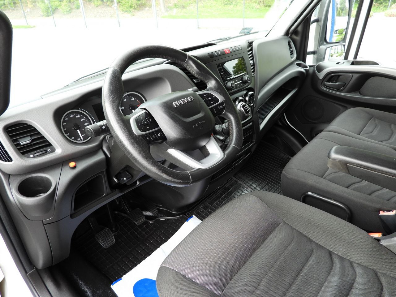 IVECO DAILY 72C18 TARPAULIN LIFT 14 PALLETS WEBASTO CRUISE CONTROL LED LIGHTS TWIN WHEELS AIR CONDITIONING  180HP - Lastbil med presenning: billede 2 IVECO DAILY 72C18 TARPAULIN LIFT 14 PALLETS WEBASTO CRUISE CONTROL LED LIGHTS TWIN WHEELS AIR CONDITIONING  180HP - Lastbil med presenning: billede 2