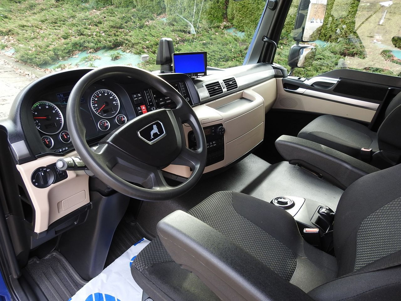 MAN TGL 12.220 BOX LIFT 18 PALLETS CRUISE CONTROLAIR CONDITIONING PNEUMATICS AUTOMATIC TWIN WHEELS 220HP - Varebil med kasse: billede 2 MAN TGL 12.220 BOX LIFT 18 PALLETS CRUISE CONTROLAIR CONDITIONING PNEUMATICS AUTOMATIC TWIN WHEELS 220HP - Varebil med kasse: billede 2