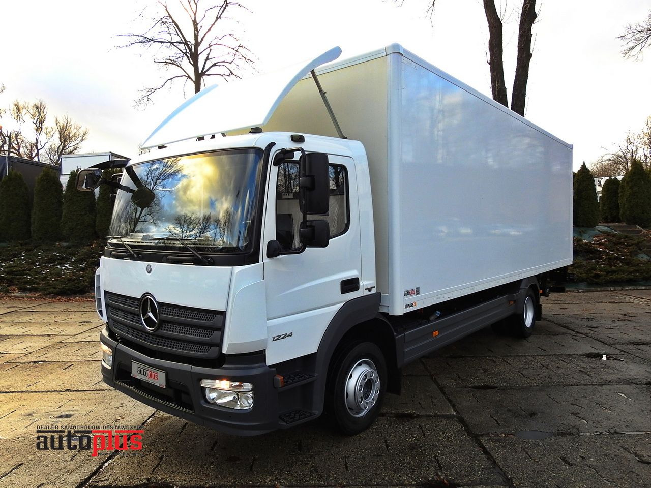 MERCEDES ATEGO 12.24 BOX LIFT 18 PALLETS CRUISE CONTROL AUTOMATIC TRANSMISSION TWIN WHEELS AIR CONDITIONING 240HP - Varebil med kasse: billede 1 MERCEDES ATEGO 12.24 BOX LIFT 18 PALLETS CRUISE CONTROL AUTOMATIC TRANSMISSION TWIN WHEELS AIR CONDITIONING 240HP - Varebil med kasse: billede 1