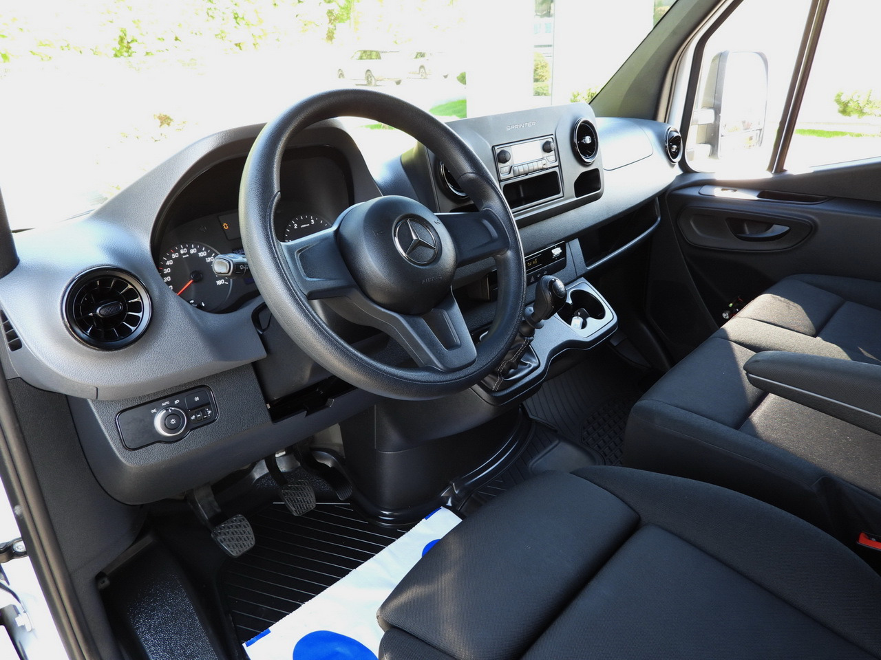 MERCEDES SPRINTER 315 BOX LIFT 8 PALLETS AIR CONDITIONING  150HP - Varebil med kasse: billede 2 MERCEDES SPRINTER 315 BOX LIFT 8 PALLETS AIR CONDITIONING  150HP - Varebil med kasse: billede 2