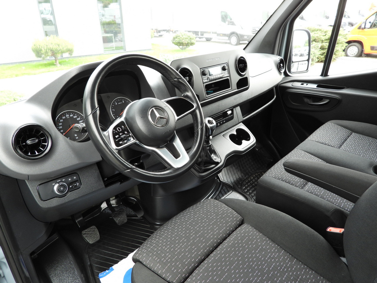 MERCEDES SPRINTER 315 STAKE BODY 8 PALLETS CRUISE CONTROL AIR CONDITIONING 150HP - Ladbil: billede 2 MERCEDES SPRINTER 315 STAKE BODY 8 PALLETS CRUISE CONTROL AIR CONDITIONING 150HP - Ladbil: billede 2