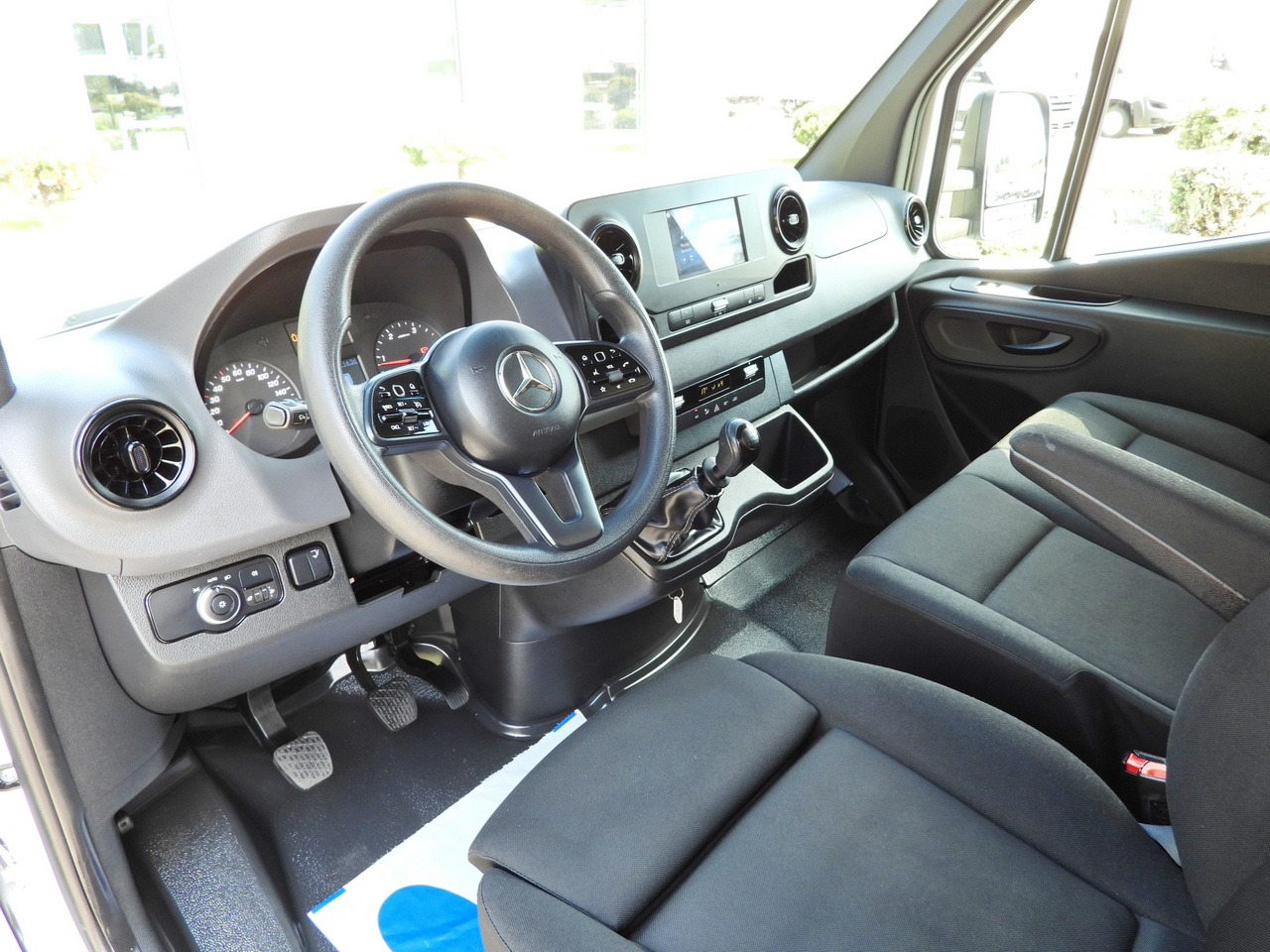 MERCEDES SPRINTER 514 BOX LIFT 8 PALLETS CRUISE CONTROL TWIN WHEELS AIR CONDITIONING 140HP - Varebil med kasse: billede 2 MERCEDES SPRINTER 514 BOX LIFT 8 PALLETS CRUISE CONTROL TWIN WHEELS AIR CONDITIONING 140HP - Varebil med kasse: billede 2