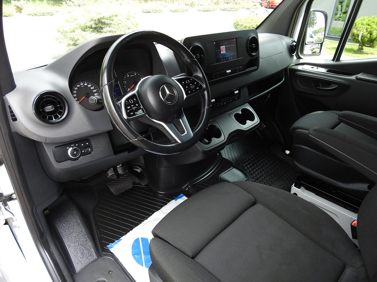 MERCEDES SPRINTER BOX DELIVERY VAN 5 SEATS CRUISE CONTROL NAVIGATION AIR CONDITIONING AUTOMATIC TRANSMISSION 160HP - Varevogn: billede 2 MERCEDES SPRINTER BOX DELIVERY VAN 5 SEATS CRUISE CONTROL NAVIGATION AIR CONDITIONING AUTOMATIC TRANSMISSION 160HP - Varevogn: billede 2