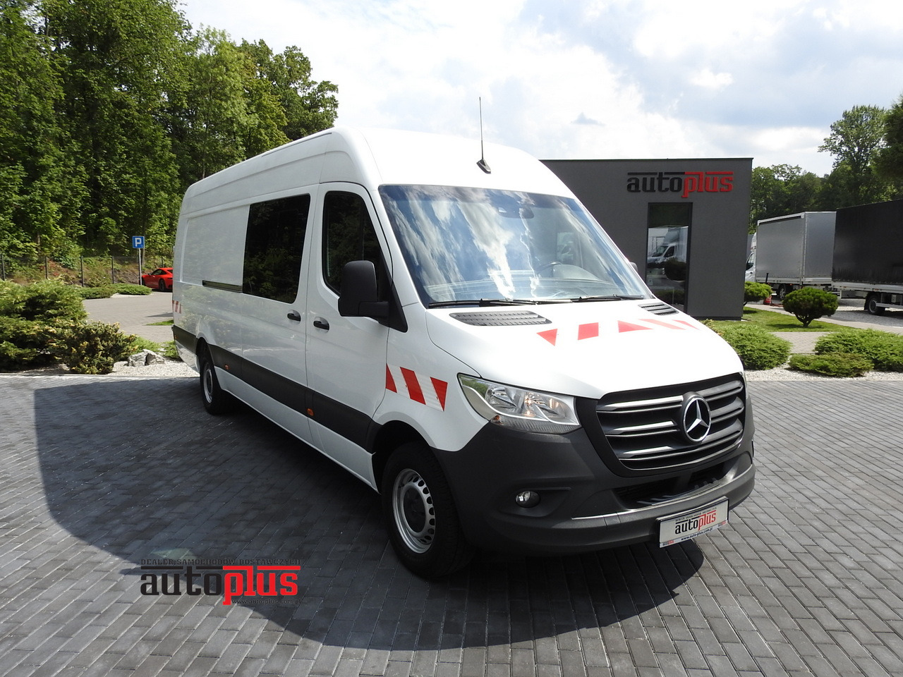 MERCEDES SPRINTER BOX DELIVERY VAN 5 SEATS CRUISE CONTROL NAVIGATION AIR CONDITIONING AUTOMATIC TRANSMISSION   160HP - Varevogn: billede 1 MERCEDES SPRINTER BOX DELIVERY VAN 5 SEATS CRUISE CONTROL NAVIGATION AIR CONDITIONING AUTOMATIC TRANSMISSION   160HP - Varevogn: billede 1