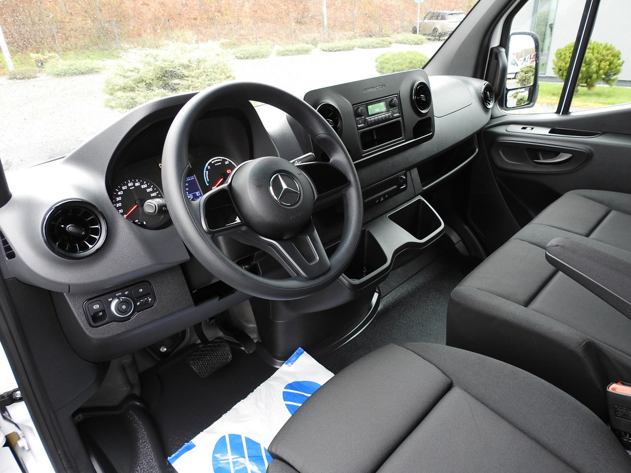 MERCEDES eSprinter NEW ELECTRIC VAN AUTOMATIC TRANSMISSION GUARANTEE 95HP - Varevogn, El-varebil: billede 2 MERCEDES eSprinter NEW ELECTRIC VAN AUTOMATIC TRANSMISSION GUARANTEE 95HP - Varevogn, El-varebil: billede 2