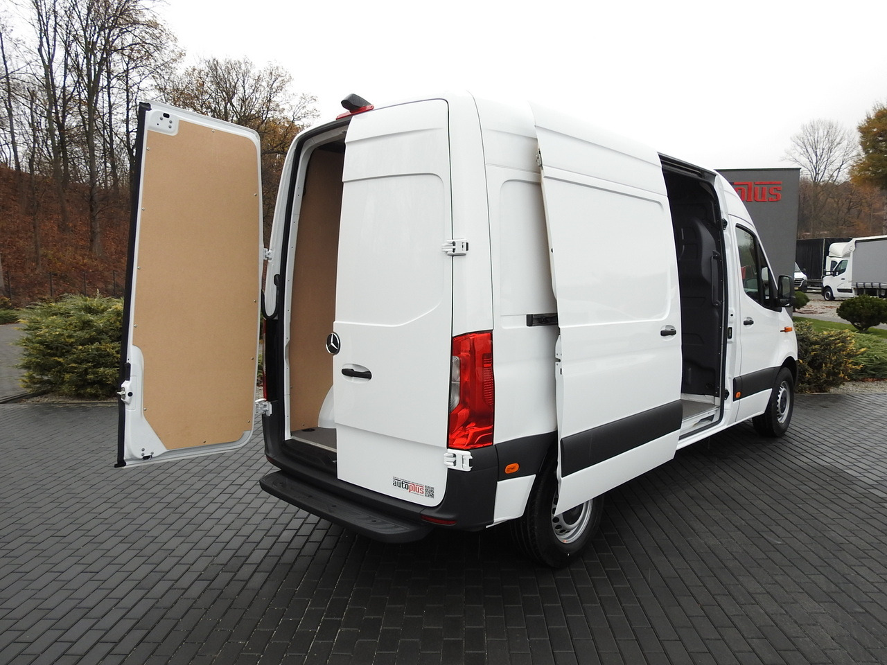 MERCEDES eSprinter NEW ELECTRIC VAN AUTOMATIC TRANSMISSION GUARANTEE 95HP - Varevogn, El-varebil: billede 3 MERCEDES eSprinter NEW ELECTRIC VAN AUTOMATIC TRANSMISSION GUARANTEE 95HP - Varevogn, El-varebil: billede 3