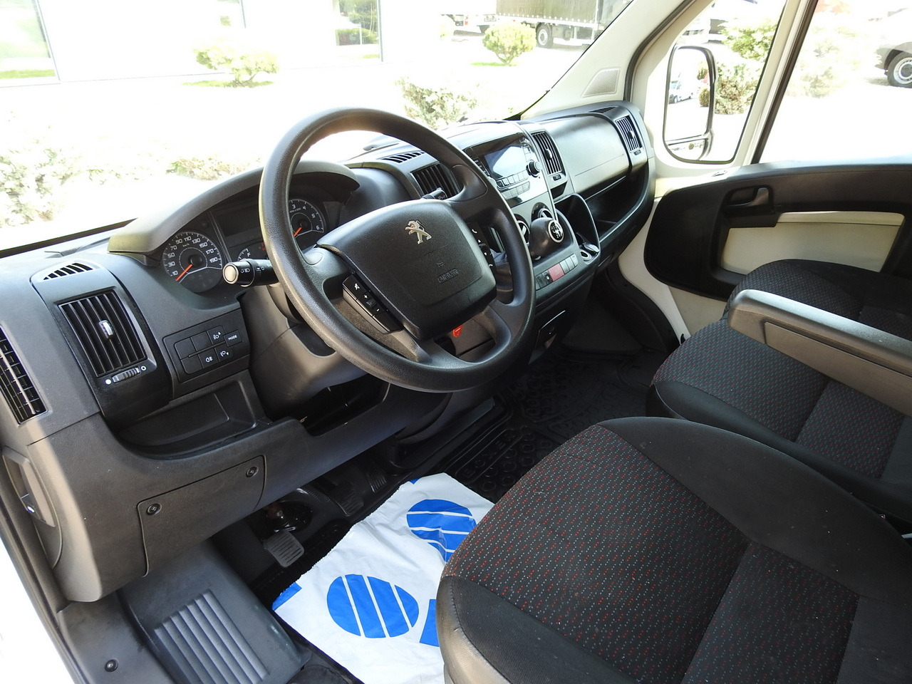 PEUGEOT BOXER BOX DELIVERY VAN 7 SEATS 110HP - Varevogn: billede 2 PEUGEOT BOXER BOX DELIVERY VAN 7 SEATS 110HP - Varevogn: billede 2