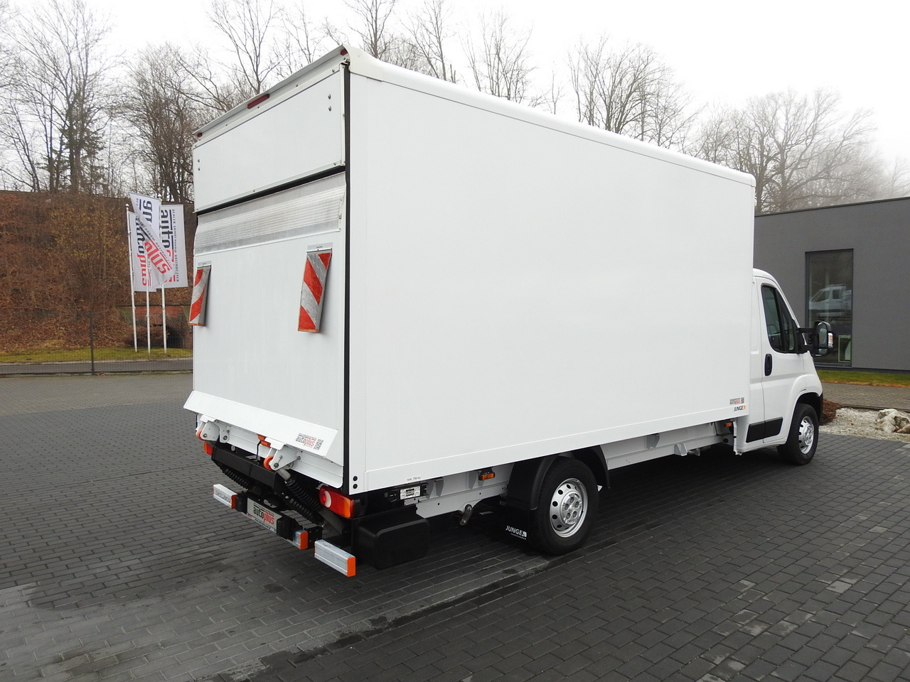 PEUGEOT BOXER BOX LIFT 8 PALLETS CRUISE CONTROL AIR CONDITIONING 140HP - Varebil med kasse: billede 3 PEUGEOT BOXER BOX LIFT 8 PALLETS CRUISE CONTROL AIR CONDITIONING 140HP - Varebil med kasse: billede 3