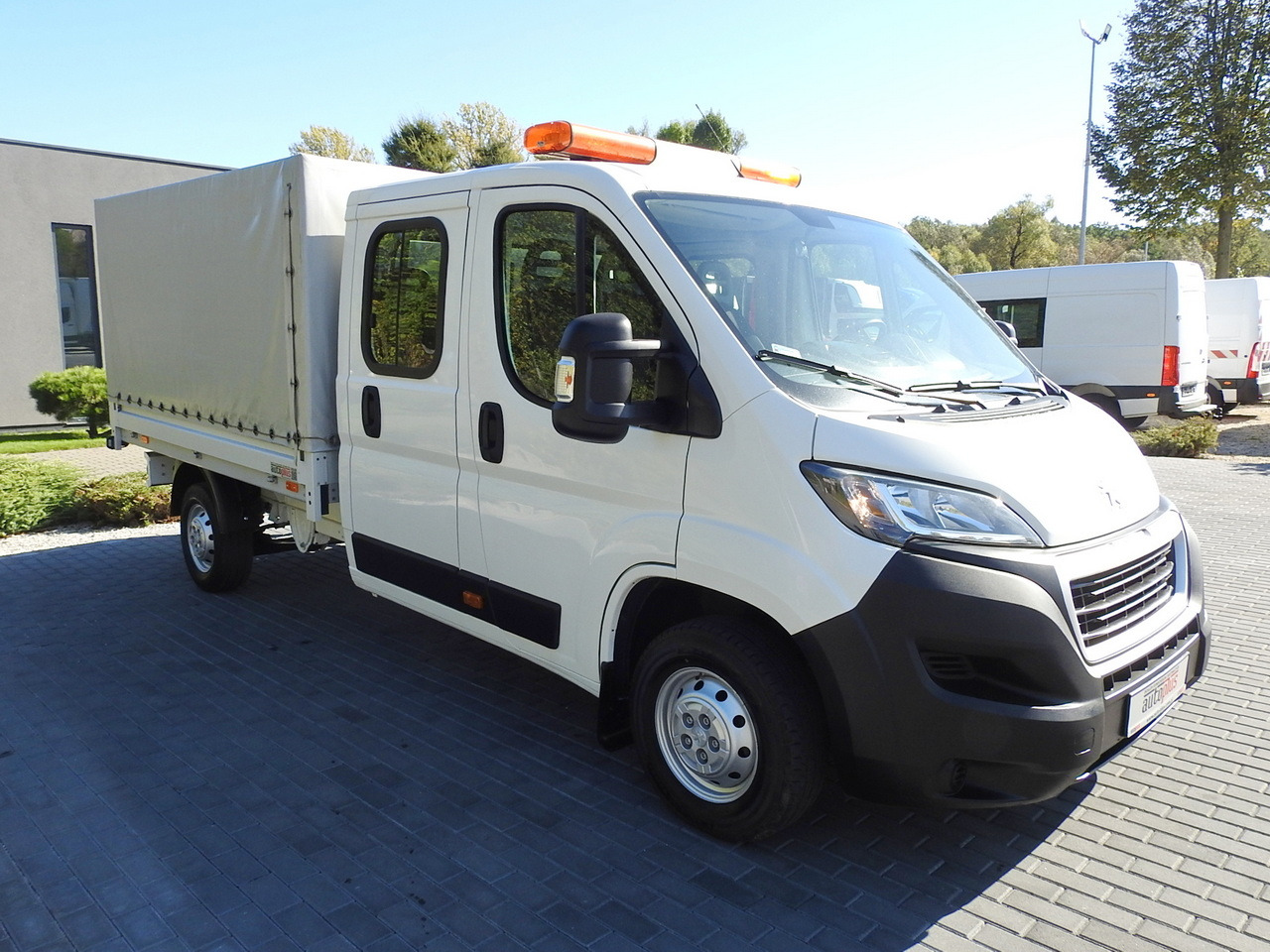 PEUGEOT BOXER STAKE BODY DOUBLE CABIN DOKA 7 SEATS AIR CONDITIONING 140HP - Mandskabsbil: billede 4 PEUGEOT BOXER STAKE BODY DOUBLE CABIN DOKA 7 SEATS AIR CONDITIONING 140HP - Mandskabsbil: billede 4