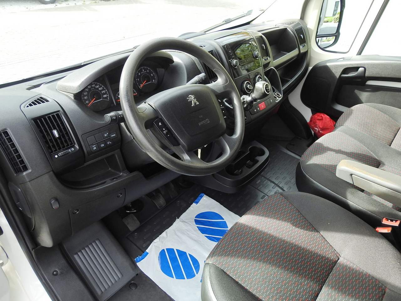PEUGEOT BOXER STAKE BODY DOUBLE CABIN DOKA 7 SEATS AIR CONDITIONING 140HP - Mandskabsbil: billede 2 PEUGEOT BOXER STAKE BODY DOUBLE CABIN DOKA 7 SEATS AIR CONDITIONING 140HP - Mandskabsbil: billede 2