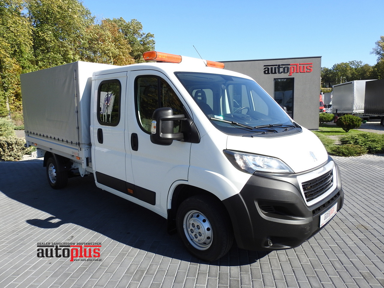 PEUGEOT BOXER STAKE BODY DOUBLE CABIN DOKA 7 SEATS AIR CONDITIONING 140HP - Mandskabsbil: billede 1 PEUGEOT BOXER STAKE BODY DOUBLE CABIN DOKA 7 SEATS AIR CONDITIONING 140HP - Mandskabsbil: billede 1
