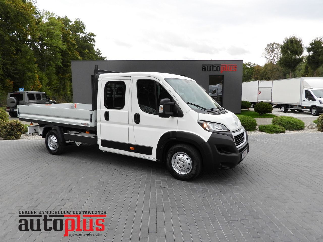 PEUGEOT BOXER STAKE BODY DOUBLE CABIN DOKA 7 SEATS CRUISE CONTROL AIR CONDITIONING 140HP - Mandskabsbil: billede 1 PEUGEOT BOXER STAKE BODY DOUBLE CABIN DOKA 7 SEATS CRUISE CONTROL AIR CONDITIONING 140HP - Mandskabsbil: billede 1