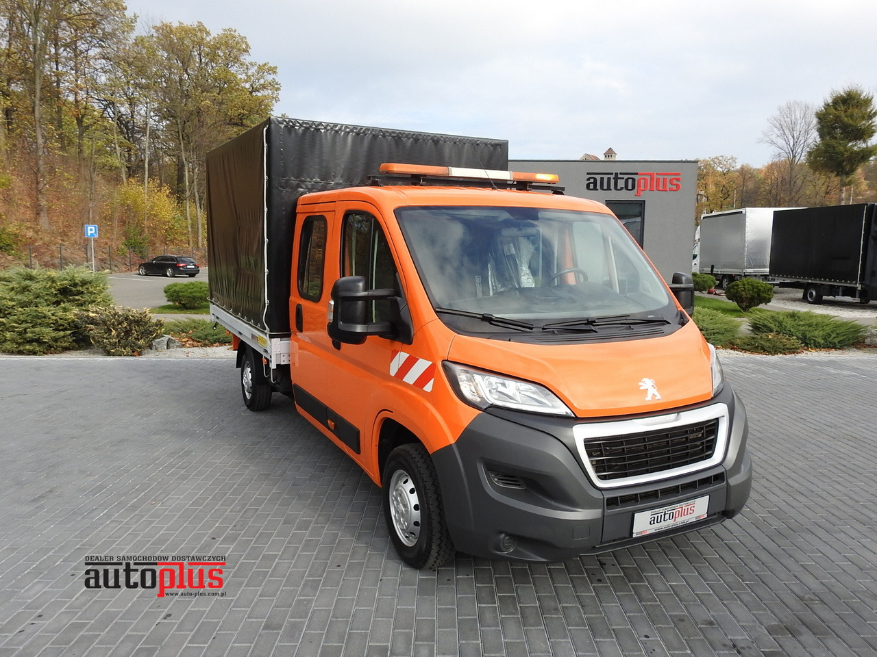 PEUGEOT BOXER STAKE BODY TARPAULIN DOUBLE CABIN DOKA 7 SEATS AIR CONDITIONING PNEUMATICS 140HP - Mandskabsbil: billede 1 PEUGEOT BOXER STAKE BODY TARPAULIN DOUBLE CABIN DOKA 7 SEATS AIR CONDITIONING PNEUMATICS 140HP - Mandskabsbil: billede 1