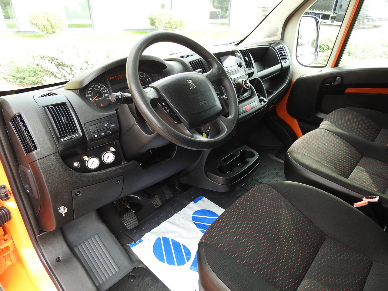 PEUGEOT BOXER STAKE BODY TARPAULIN DOUBLE CABIN DOKA 7 SEATS AIR CONDITIONING PNEUMATICS 140HP - Mandskabsbil: billede 2 PEUGEOT BOXER STAKE BODY TARPAULIN DOUBLE CABIN DOKA 7 SEATS AIR CONDITIONING PNEUMATICS 140HP - Mandskabsbil: billede 2