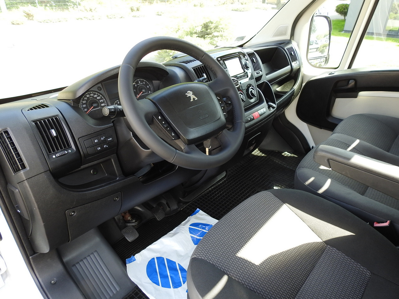 PEUGEOT BOXER THREE-WAY TIPPER AIR CONDITIONING 130HP - Ladbil med tip: billede 2 PEUGEOT BOXER THREE-WAY TIPPER AIR CONDITIONING 130HP - Ladbil med tip: billede 2