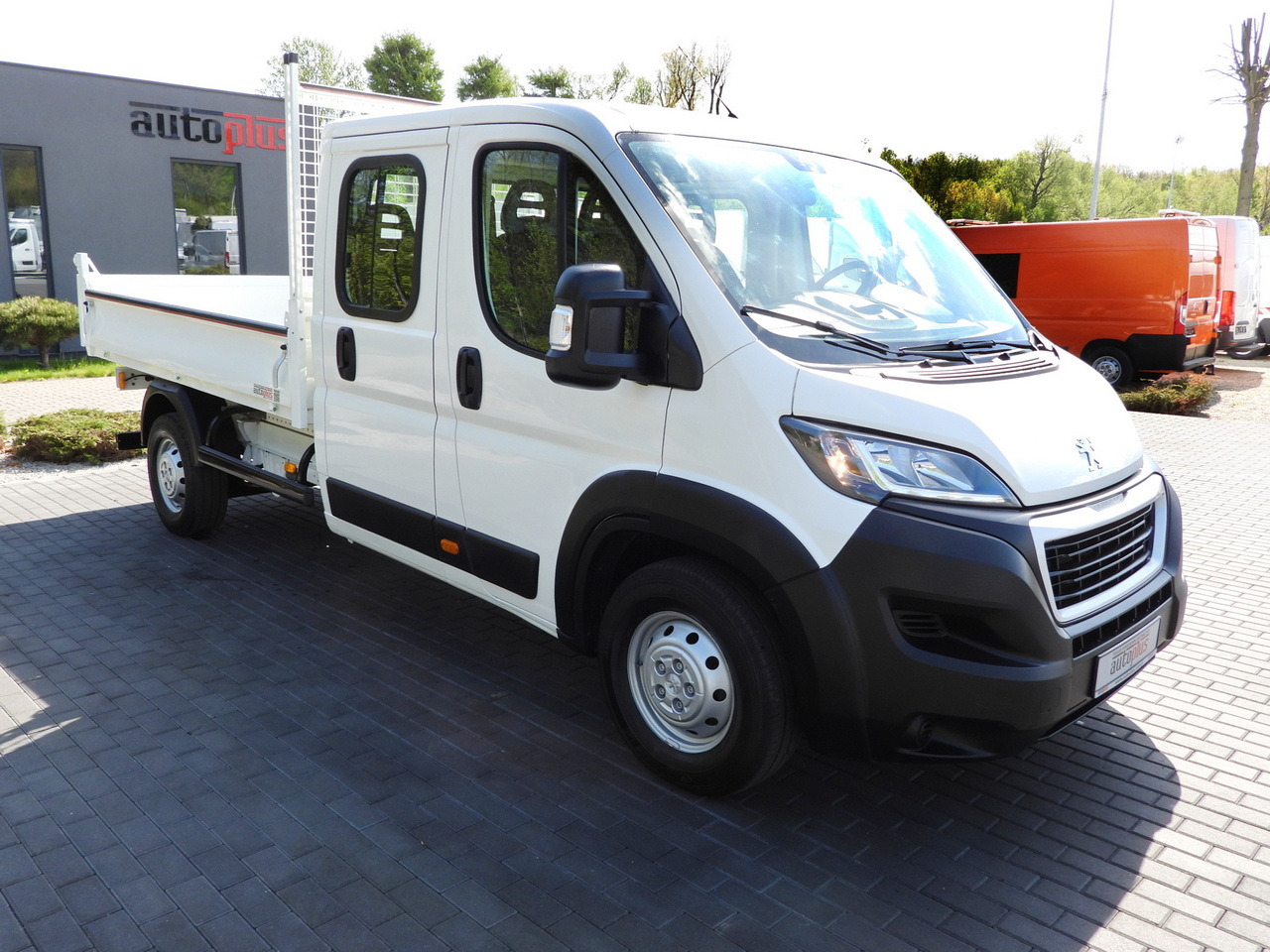 PEUGEOT BOXER TIPPER DOUBLE CABIN DOKA 7 SEATS CRUISE CONTROL AIR CONDITIONING 140HP - Ladbil med tip: billede 4 PEUGEOT BOXER TIPPER DOUBLE CABIN DOKA 7 SEATS CRUISE CONTROL AIR CONDITIONING 140HP - Ladbil med tip: billede 4