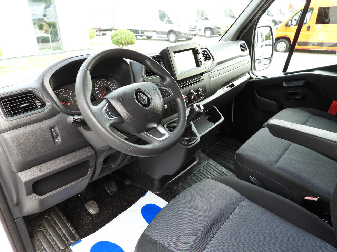 RENAULT MASTER BOX DELIVERY VAN 7 SEATS CRUISE CONTROL NAVIGATION LED LIGHTS AIR CONDITIONING 135HP - Varevogn: billede 2 RENAULT MASTER BOX DELIVERY VAN 7 SEATS CRUISE CONTROL NAVIGATION LED LIGHTS AIR CONDITIONING 135HP - Varevogn: billede 2