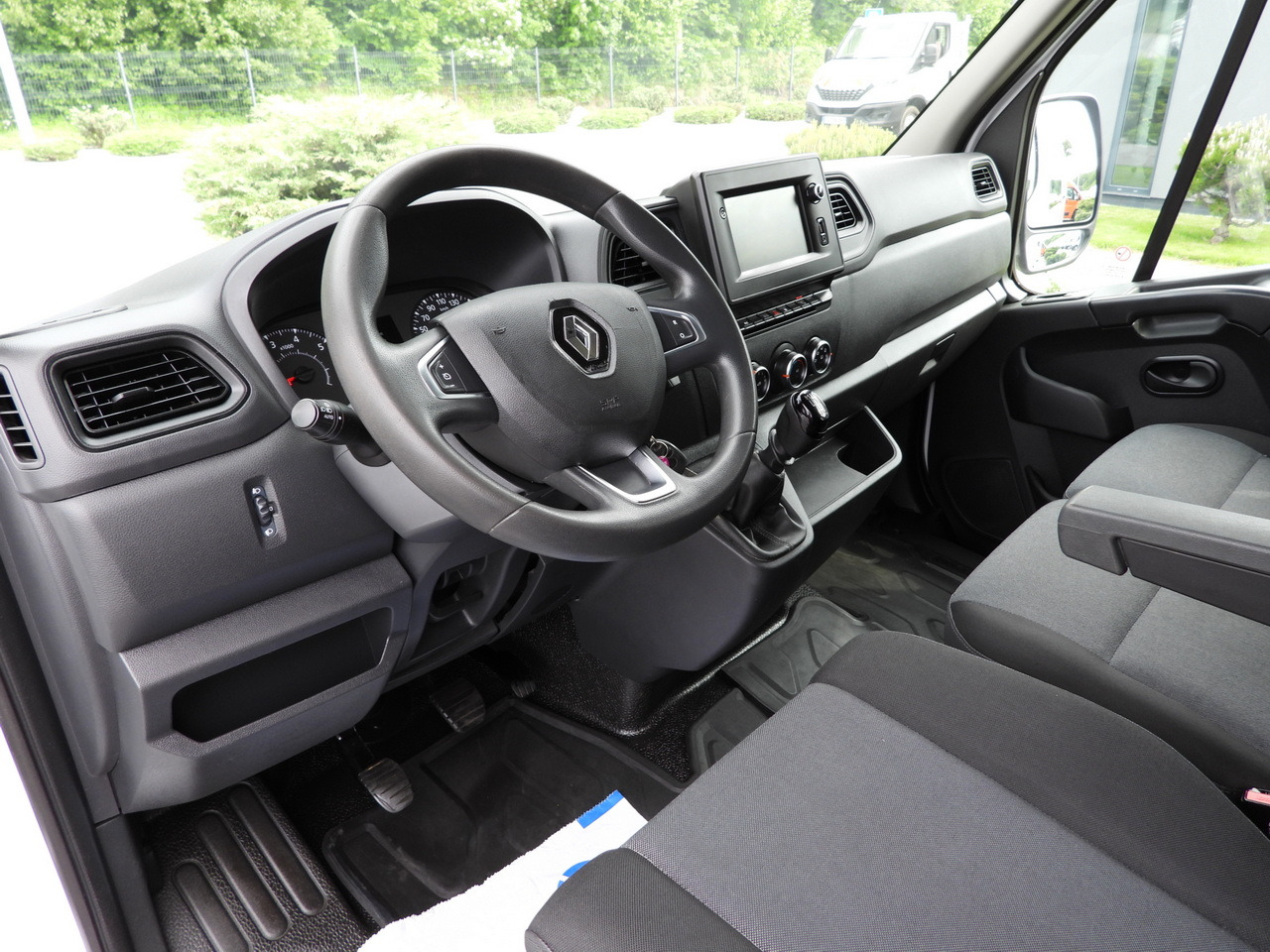 RENAULT MASTER BOX DELIVERY VAN 7 SEATS CRUISE CONTROL NAVIGATION LED LIGHTS AIR CONDITIONING 140HP - Varevogn: billede 2 RENAULT MASTER BOX DELIVERY VAN 7 SEATS CRUISE CONTROL NAVIGATION LED LIGHTS AIR CONDITIONING 140HP - Varevogn: billede 2