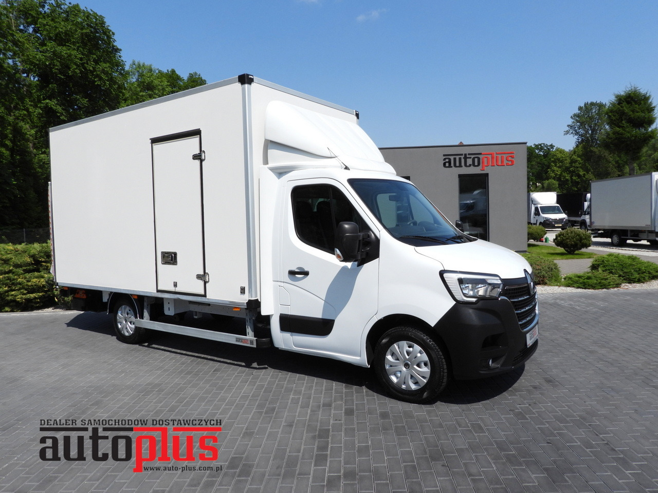 RENAULT MASTER BOX LIFT 8 PALLETS CRUISE CONTROL LED LIGHTS AIR CONDITIONING 165HP - Varebil med kasse: billede 1 RENAULT MASTER BOX LIFT 8 PALLETS CRUISE CONTROL LED LIGHTS AIR CONDITIONING 165HP - Varebil med kasse: billede 1