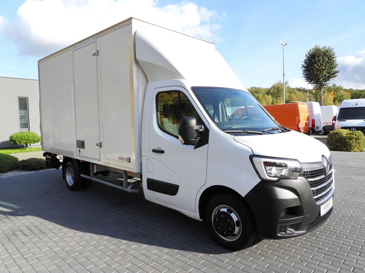 RENAULT MASTER BOX LIFT 8 PALLETS CRUISE CONTROL LED LIGHTS TWIN WHEELS AIR CONDITIONING 145HP - Varebil med kasse: billede 4 RENAULT MASTER BOX LIFT 8 PALLETS CRUISE CONTROL LED LIGHTS TWIN WHEELS AIR CONDITIONING 145HP - Varebil med kasse: billede 4