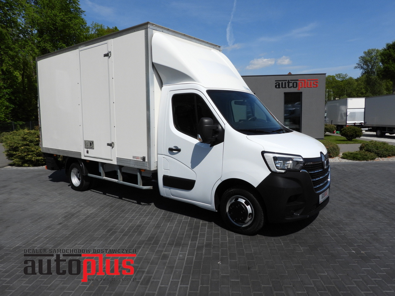 RENAULT MASTER BOX LIFT 8 PALLETS CRUISE CONTROL NAVIGATION LED LIGHTS TWIN WHEELS AIR CONDITIONING 145HP - Varebil med kasse: billede 1 RENAULT MASTER BOX LIFT 8 PALLETS CRUISE CONTROL NAVIGATION LED LIGHTS TWIN WHEELS AIR CONDITIONING 145HP - Varebil med kasse: billede 1