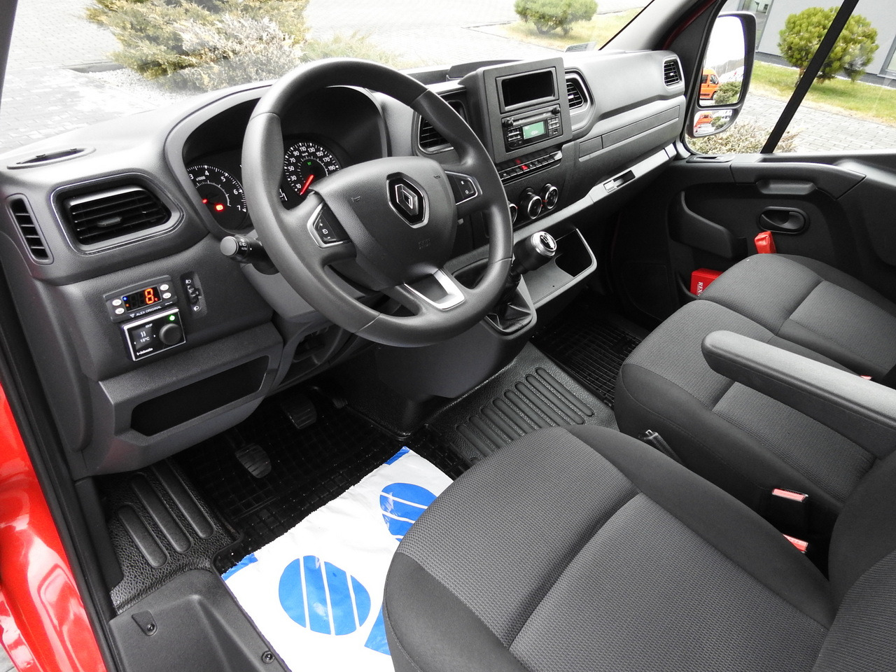 RENAULT MASTER REFRIGERATOR VAN 1*C CRUISE CONTROL AIR CONDITIONING LED LIGHTS 135HP - Kølebil: billede 2 RENAULT MASTER REFRIGERATOR VAN 1*C CRUISE CONTROL AIR CONDITIONING LED LIGHTS 135HP - Kølebil: billede 2