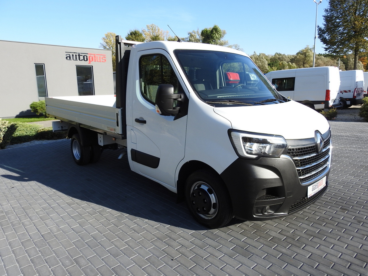 RENAULT MASTER STAKE BODY CRUISE CONTROL AIR CONDITIONING LED LIGHTS TWIN WHEELS 130HP - Ladbil: billede 4 RENAULT MASTER STAKE BODY CRUISE CONTROL AIR CONDITIONING LED LIGHTS TWIN WHEELS 130HP - Ladbil: billede 4