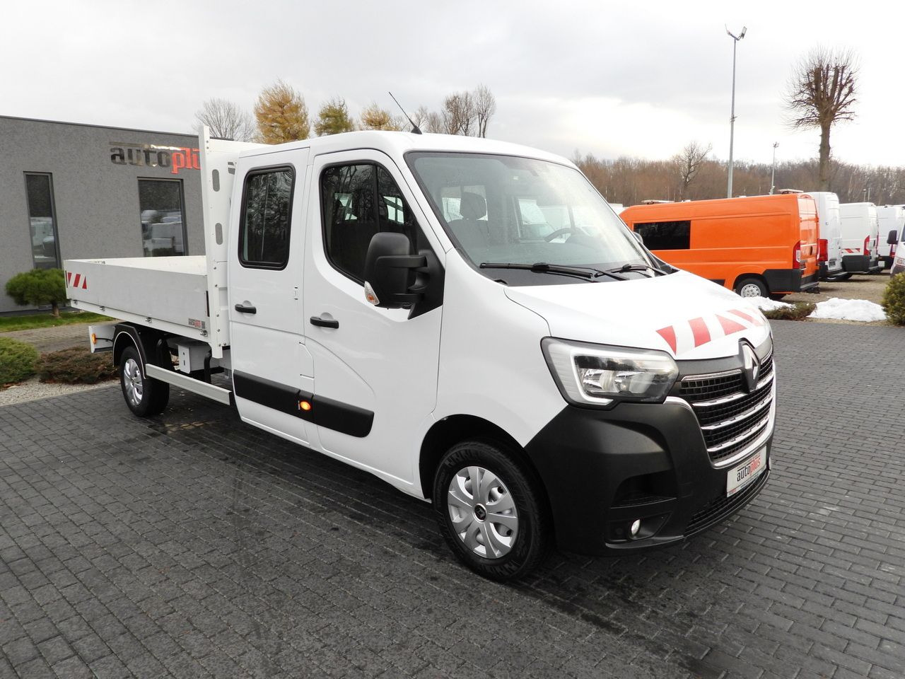 RENAULT MASTER STAKE BODY DOUBLE CABIN DOKA 6 SEATS CRUISE CONTROL NAVIGATION LED LIGHTS AIR CONDITIONING 150HP - Mandskabsbil: billede 4 RENAULT MASTER STAKE BODY DOUBLE CABIN DOKA 6 SEATS CRUISE CONTROL NAVIGATION LED LIGHTS AIR CONDITIONING 150HP - Mandskabsbil: billede 4