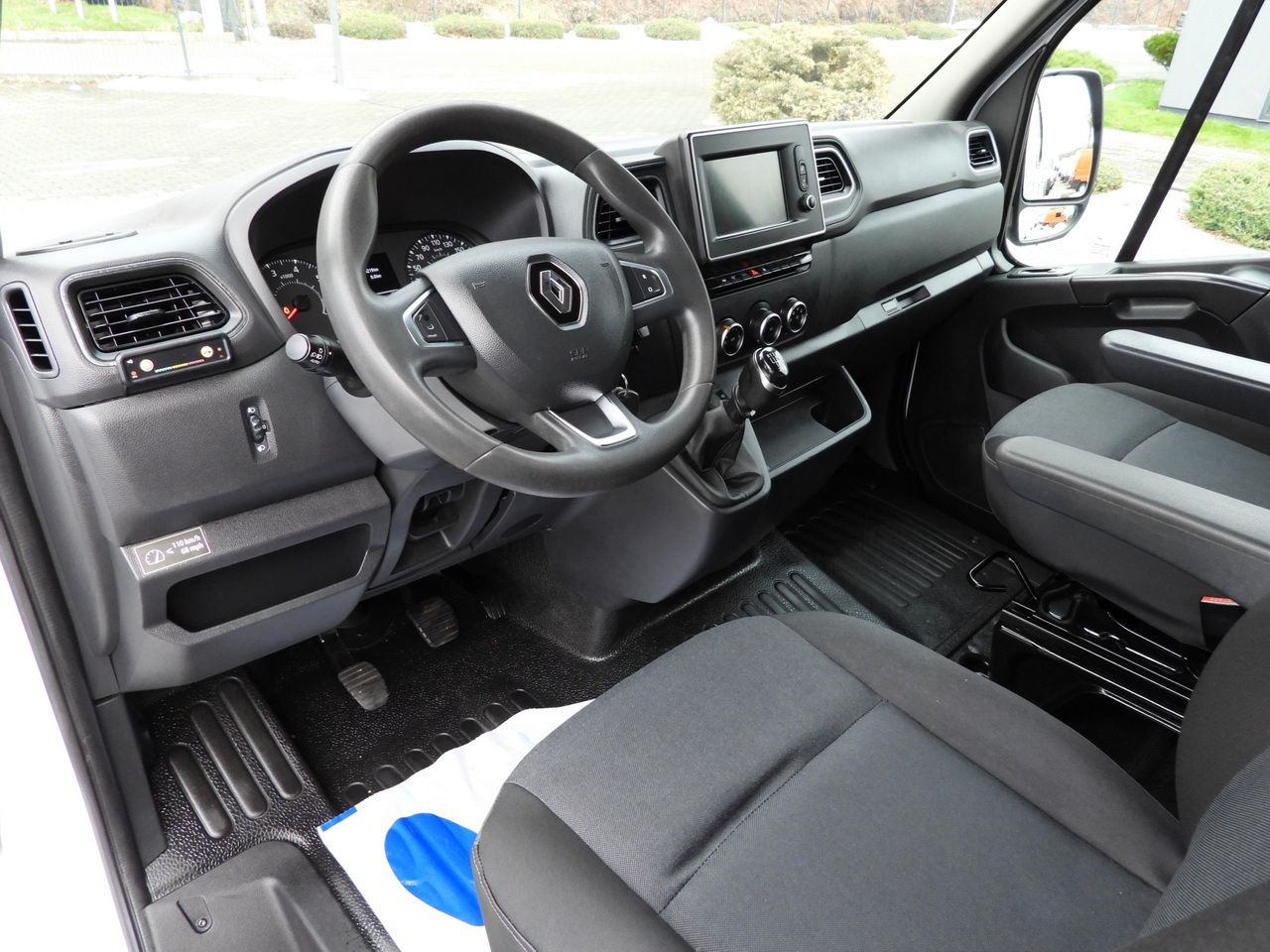 RENAULT MASTER STAKE BODY DOUBLE CABIN DOKA 6 SEATS CRUISE CONTROL NAVIGATION LED LIGHTS AIR CONDITIONING 150HP - Mandskabsbil: billede 2 RENAULT MASTER STAKE BODY DOUBLE CABIN DOKA 6 SEATS CRUISE CONTROL NAVIGATION LED LIGHTS AIR CONDITIONING 150HP - Mandskabsbil: billede 2