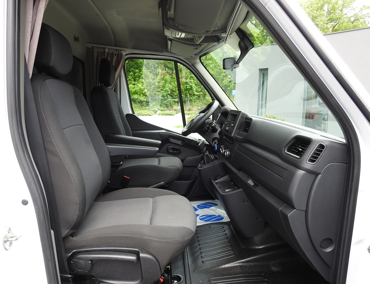 Varebil med presenning RENAULT MASTER TARPAULIN 10 PALLETS WEBASTO CRUISE CONTROL AIR CONDITIONING LED LIGHTS 165HP: billede 38 Varebil med presenning RENAULT MASTER TARPAULIN 10 PALLETS WEBASTO CRUISE CONTROL AIR CONDITIONING LED LIGHTS 165HP: billede 38