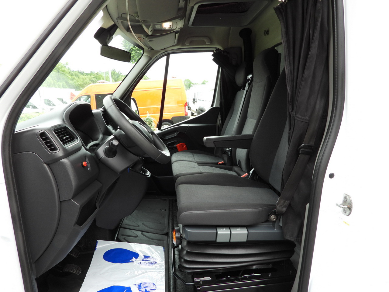 Varebil med presenning RENAULT MASTER TARPAULIN LIFT 9 PALLETS WEBASTO CRUISE CONTROL LED LIGHTS PNEUMATICS AIR CONDITIONING  165HP: billede 32 Varebil med presenning RENAULT MASTER TARPAULIN LIFT 9 PALLETS WEBASTO CRUISE CONTROL LED LIGHTS PNEUMATICS AIR CONDITIONING  165HP: billede 32