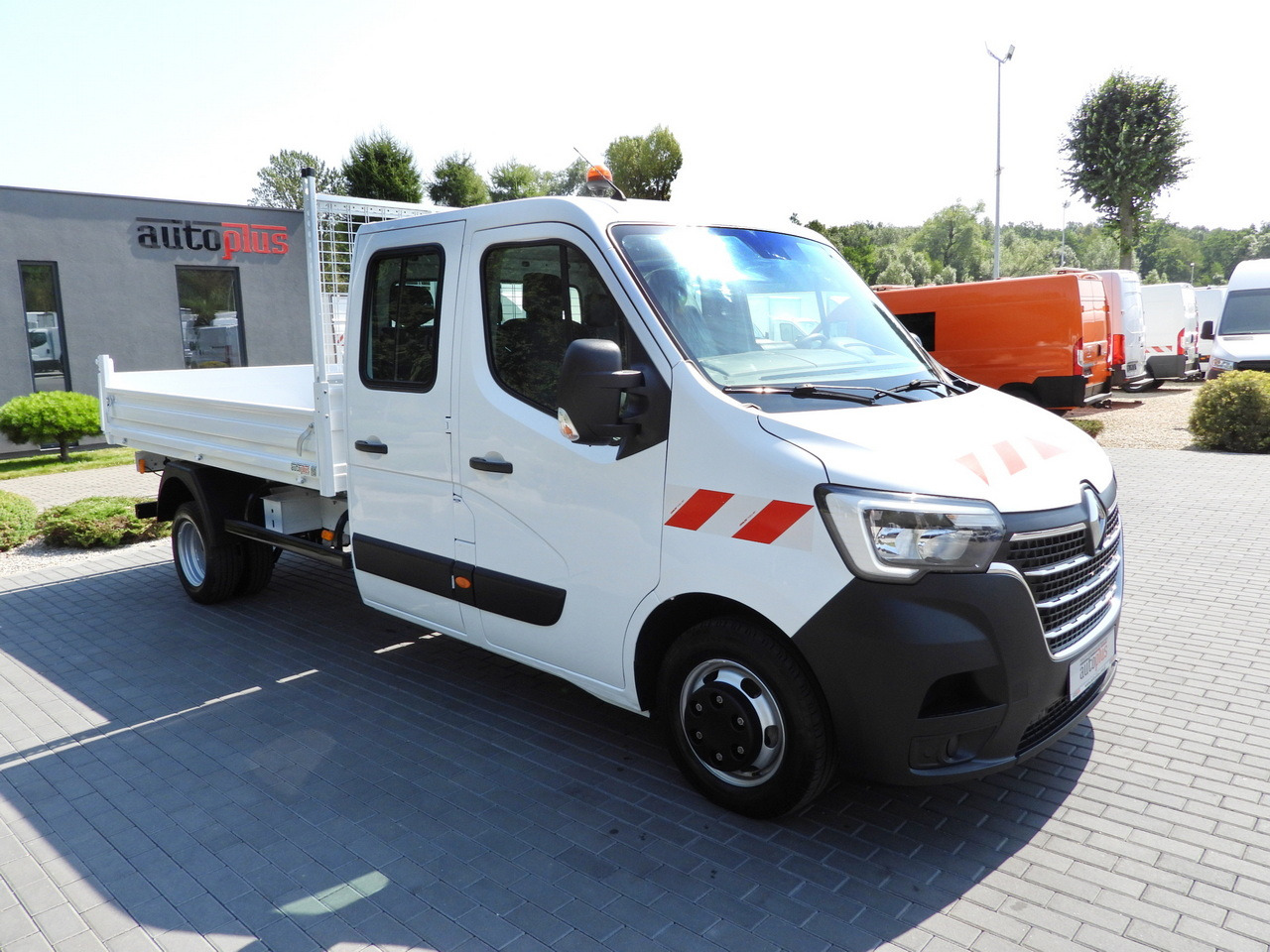 RENAULT MASTER TIPPER DOUBLE CABIN DOKA 6 SEATS CRUISE CONTROL LED LIGHTS TWIN WHEELS AIR CONDITIONING 130HP - Ladbil med tip: billede 4 RENAULT MASTER TIPPER DOUBLE CABIN DOKA 6 SEATS CRUISE CONTROL LED LIGHTS TWIN WHEELS AIR CONDITIONING 130HP - Ladbil med tip: billede 4