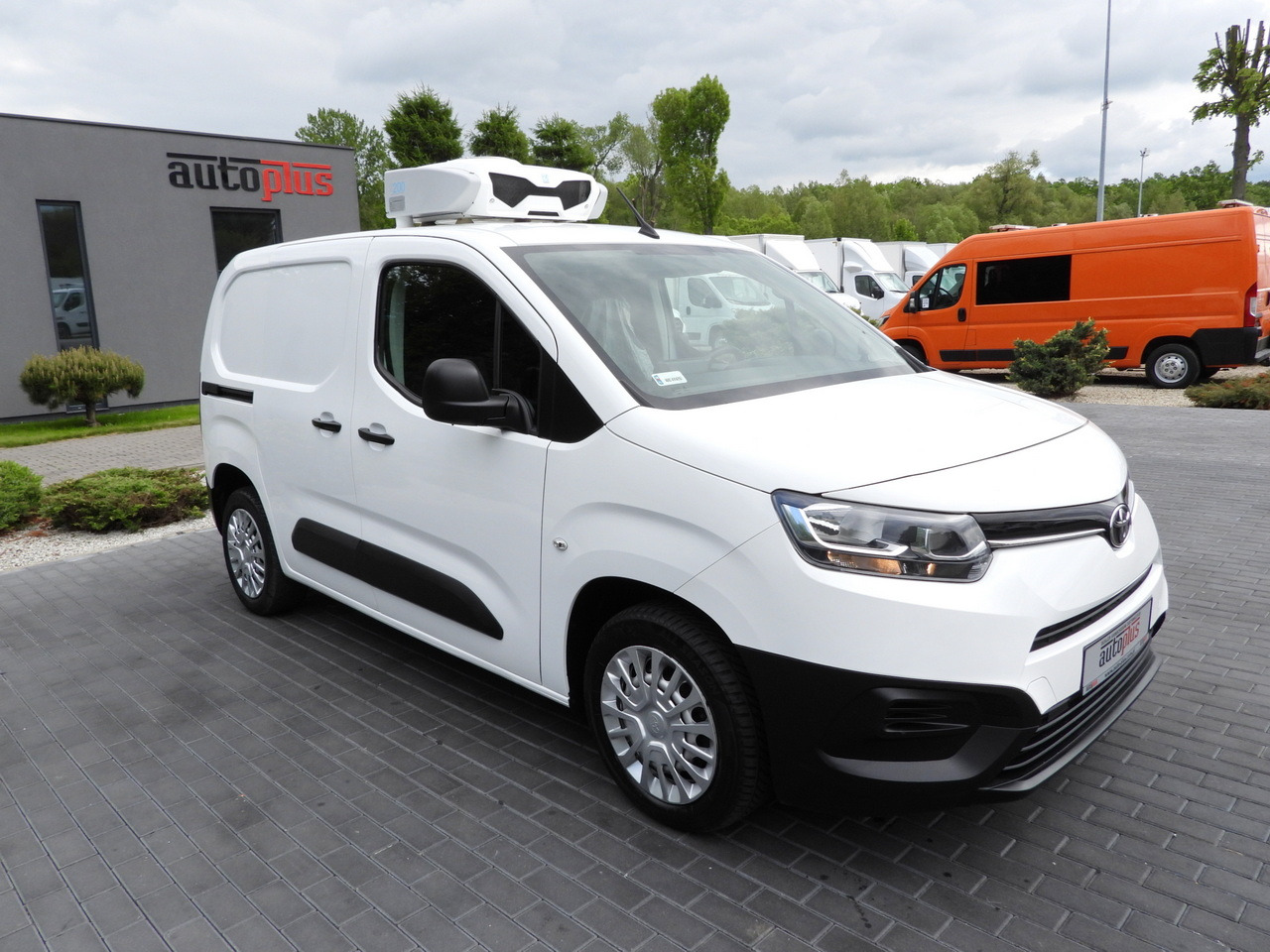 TOYOTA PROACE CITY  REFRIGERATOR VAN -15*C POWER SUPPLY 230V CRUISE CONTROL AIR CONDITIONING  100HP - Kølebil: billede 4 TOYOTA PROACE CITY  REFRIGERATOR VAN -15*C POWER SUPPLY 230V CRUISE CONTROL AIR CONDITIONING  100HP - Kølebil: billede 4