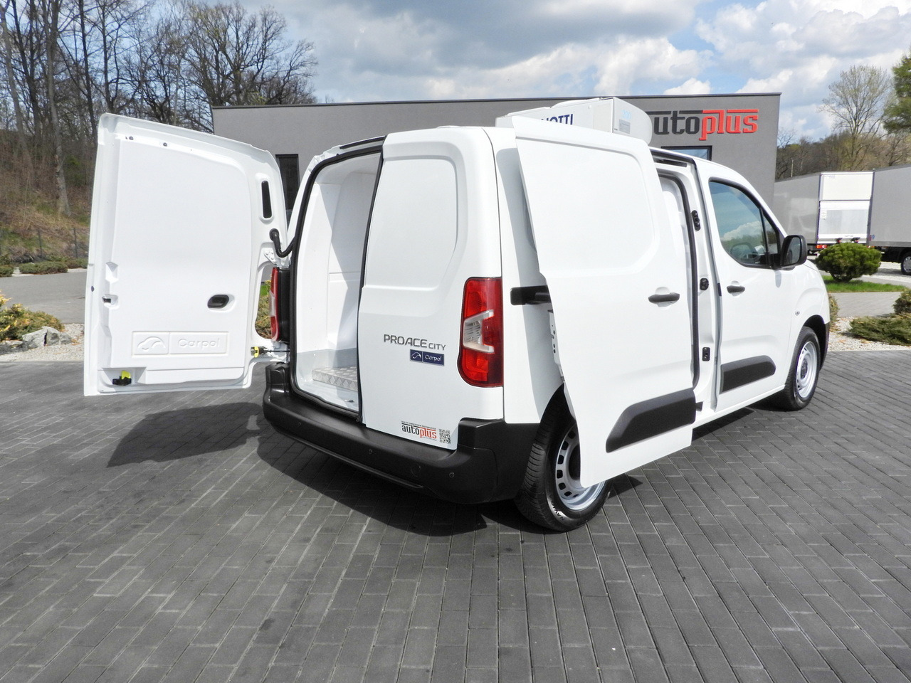 TOYOTA PROACE CITY  REFRIGERATOR VAN -15*C POWER SUPPLY 230V CRUISE CONTROL AIR CONDITIONING  100HP - Kølebil: billede 3 TOYOTA PROACE CITY  REFRIGERATOR VAN -15*C POWER SUPPLY 230V CRUISE CONTROL AIR CONDITIONING  100HP - Kølebil: billede 3