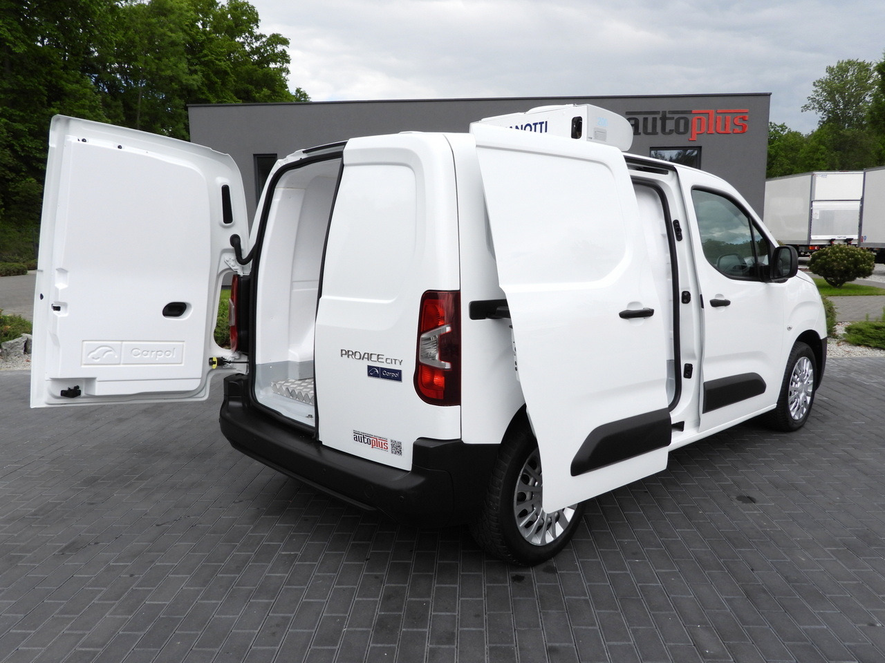 TOYOTA PROACE CITY  REFRIGERATOR VAN -15*C POWER SUPPLY 230V CRUISE CONTROL AIR CONDITIONING  100HP - Kølebil: billede 3 TOYOTA PROACE CITY  REFRIGERATOR VAN -15*C POWER SUPPLY 230V CRUISE CONTROL AIR CONDITIONING  100HP - Kølebil: billede 3