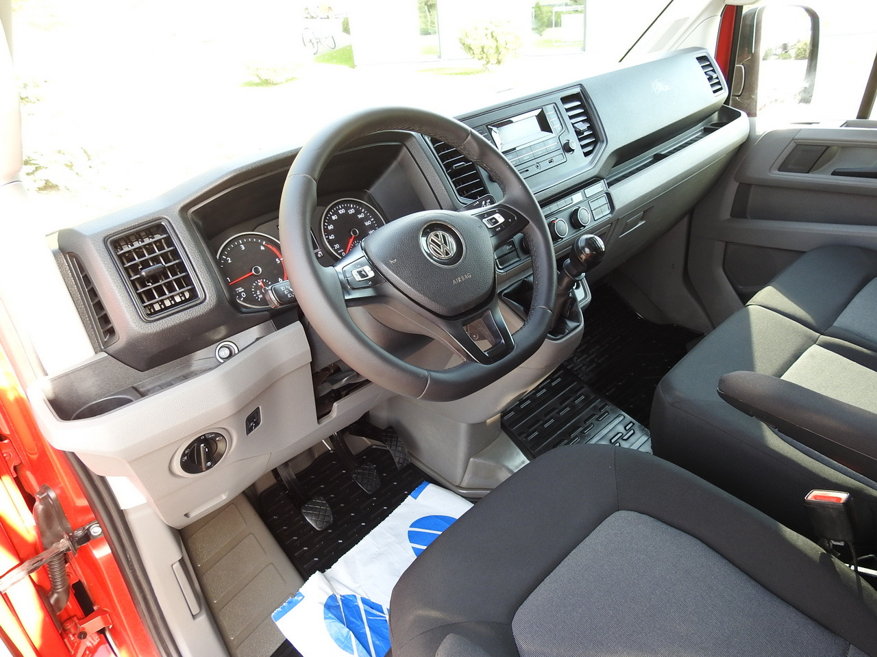 VOLKSWAGEN CRAFTER STAKE BODY DOUBLE CABIN DOKA 7 SEATS AIR CONDITIONING 140HP - Mandskabsbil: billede 2 VOLKSWAGEN CRAFTER STAKE BODY DOUBLE CABIN DOKA 7 SEATS AIR CONDITIONING 140HP - Mandskabsbil: billede 2