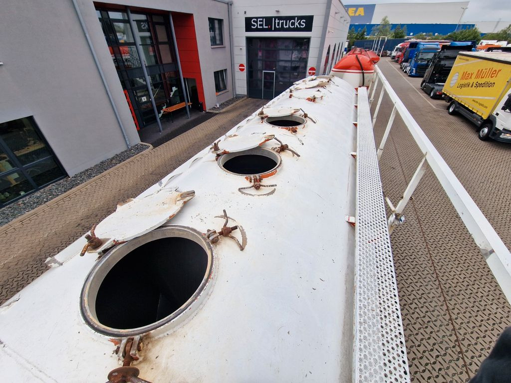 Tankbil MAN TGS 35.440 8X2-4 BL / SILO / 36m3 /Lenkachse MAN TGS 35.440 8X2-4 BL / SILO / 36m3 /Lenkachse: billede 9 Tankbil MAN TGS 35.440 8X2-4 BL / SILO / 36m3 /Lenkachse MAN TGS 35.440 8X2-4 BL / SILO / 36m3 /Lenkachse: billede 9