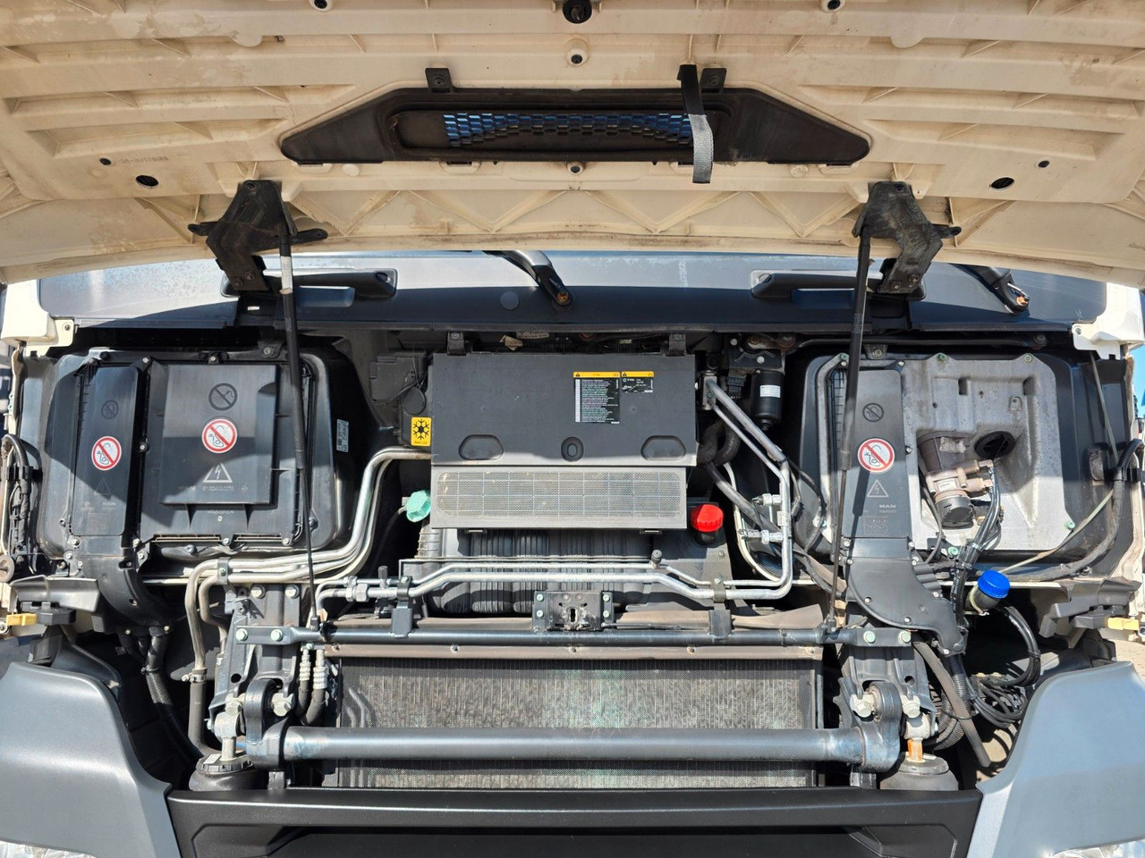 Trækker MAN TGX 18.460 4X2 LLS-U: billede 25 Trækker MAN TGX 18.460 4X2 LLS-U: billede 25